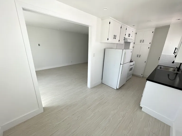 1313 S Cochran Ave — Photo 20