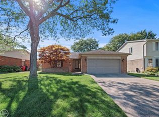 39863 Coalport Dr, Clinton Township, MI 48038