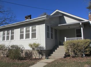 1011 Willow Rd, Hendersonville, NC 28739