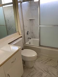 Marble tiles in the bathroom