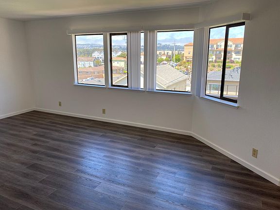 4th image of 570 Baden Ave #6