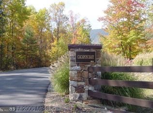 881 Parkside Dr, Berkeley Springs, WV 25411