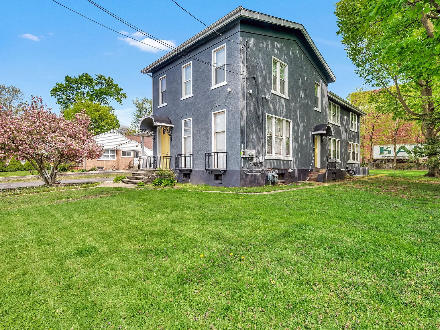 1534 Capouse Ave — Photo 2
