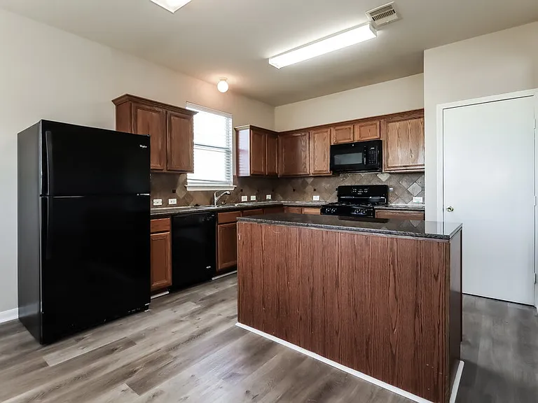 19107 Remington Grove Ct — Photo 8