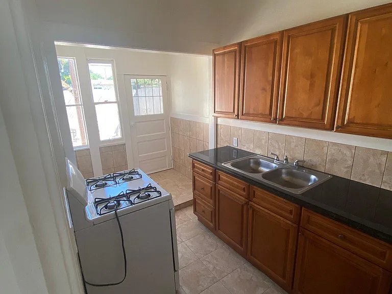963 Price Ave #B — Photo 6