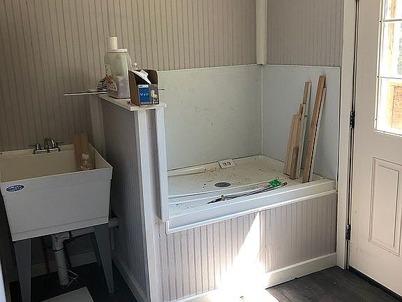 Mud Room - Pet Bath