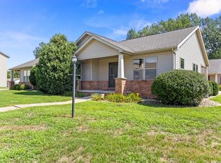 8902 N Scrimshaw Dr, Peoria, IL 61615