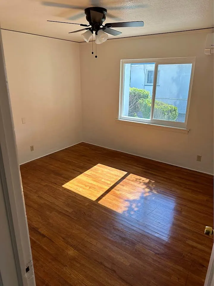 527 W Hedges Ave - 527 — Photo 3