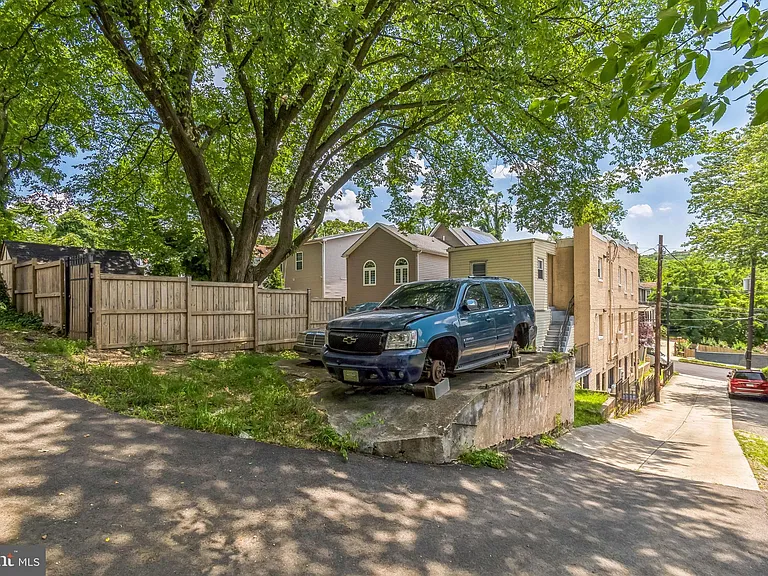 1608 W St SE — Photo 9