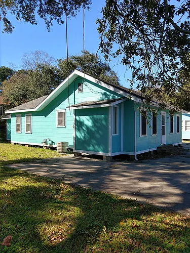 206 Carl St Photo 1