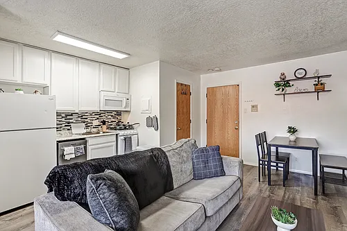 1409 Girard Blvd NE #U Photo 1