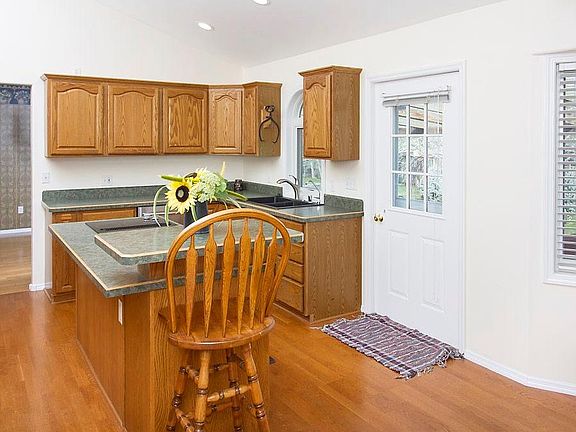 3rd image of 4719 S Woodhaven Way