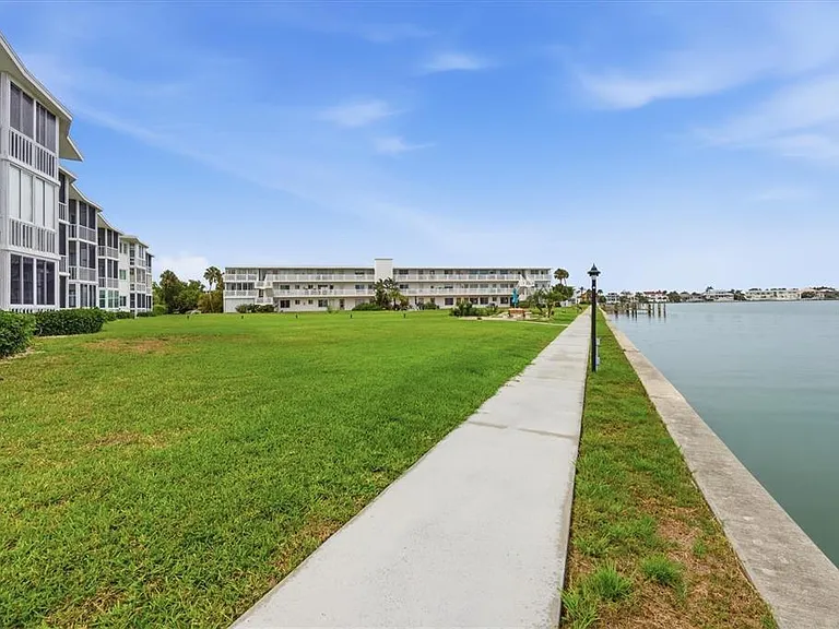 769 John Ringling Blvd #4 — Photo 28