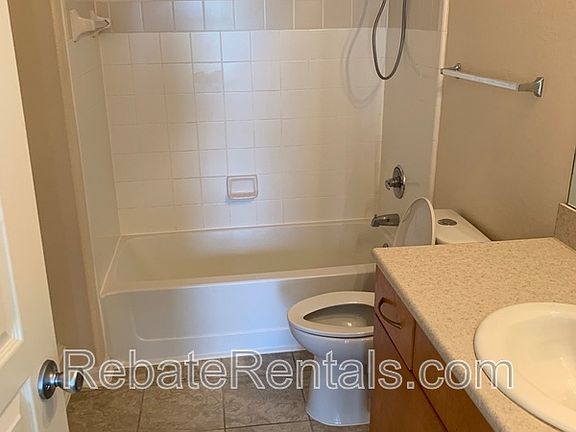 4th image of 8290 Gate Pkwy #207