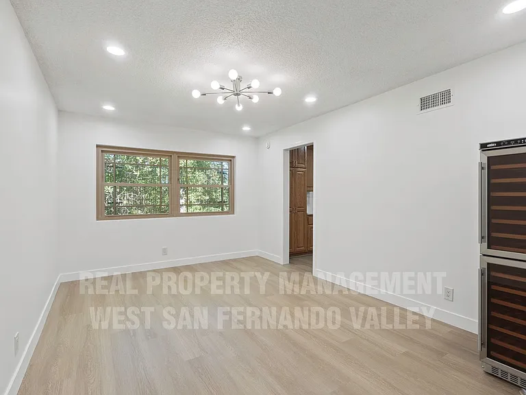 12920 Aetna St — Photo 8