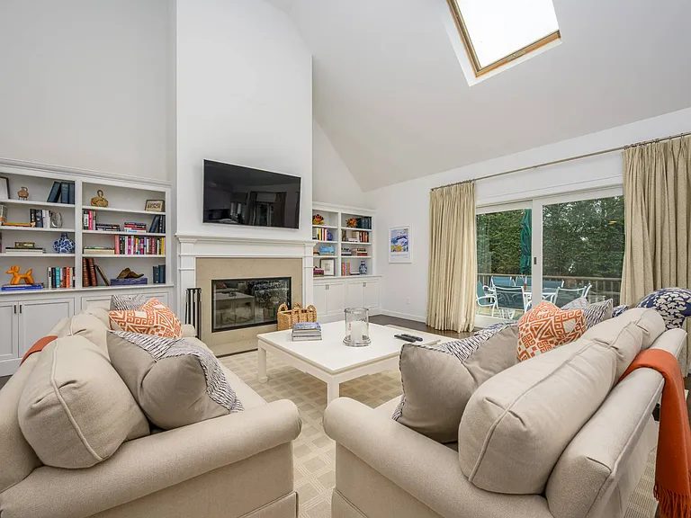 144 Middle Pond Rd — Photo 4