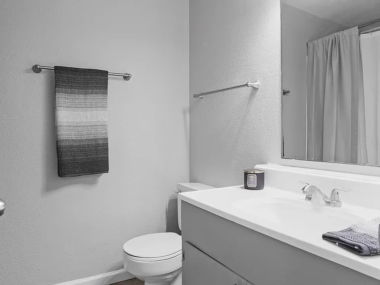 Paso Oeste Apartments — Photo 18