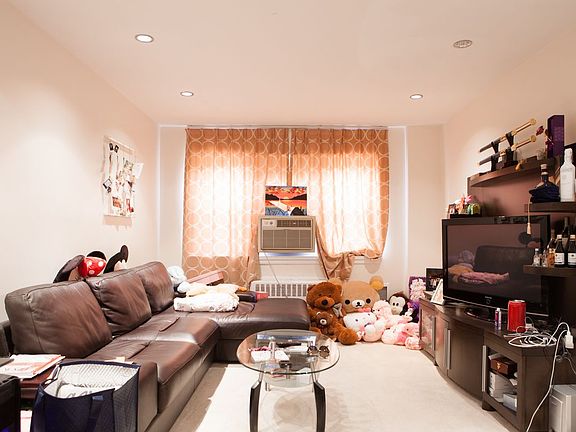 3rd image of 144-75 Melbourne Ave APT 5B