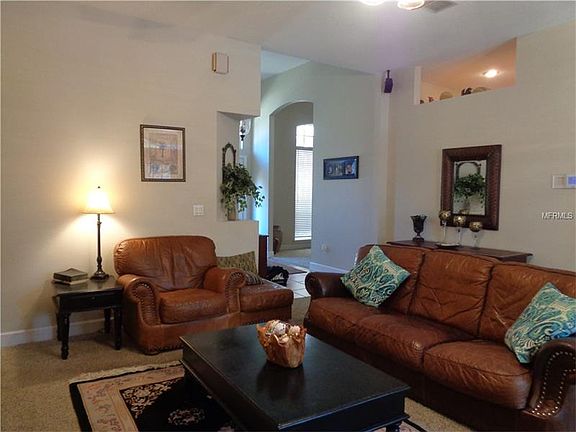4th image of 587 Kelly Green St
