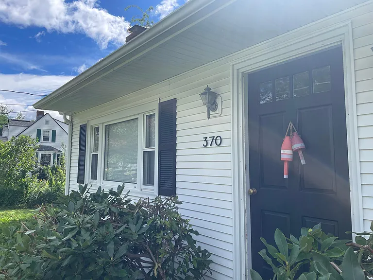 370 Wallis Rd — Photo 5