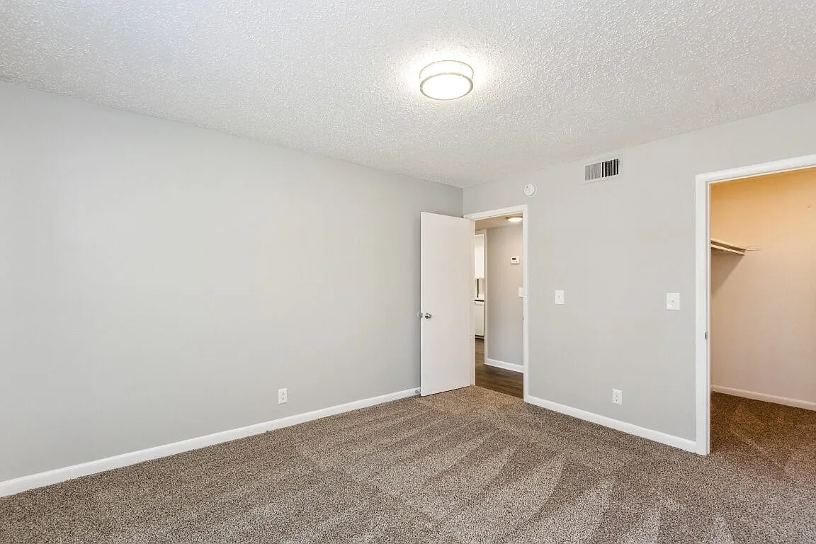 Meadow Glen Apartments — Photo 3