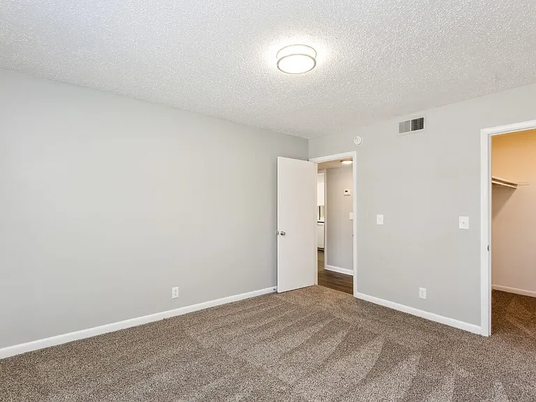 Meadow Glen Apartments — Photo 3
