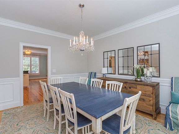 3rd image of 1104 Harpers Way