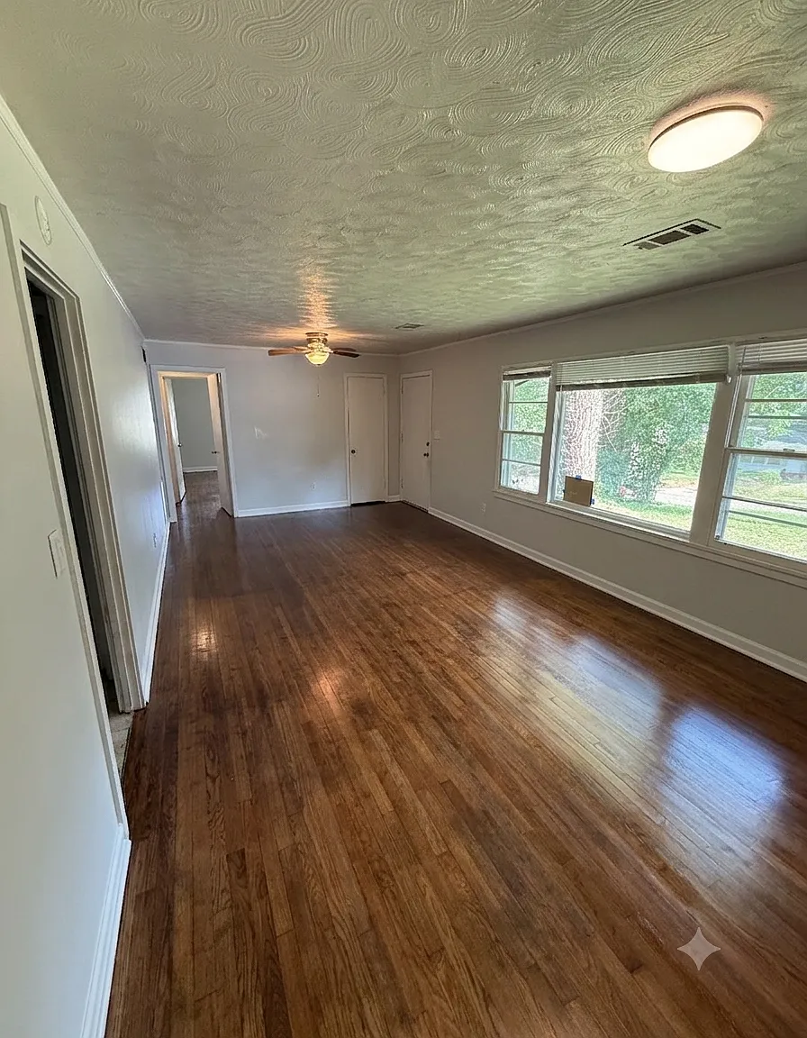 3 bed, 1025 sqft, $1,100 — Photo 2