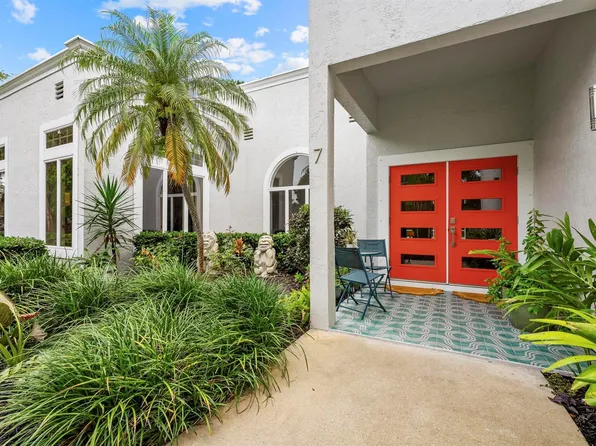7 Worth Ct, Sewalls Pt, FL 34996