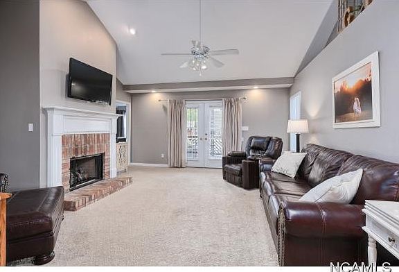 Image 5: Living Area and Great Views