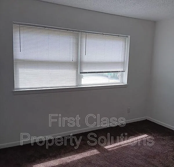 1731 NW 32nd St #18 — Photo 4