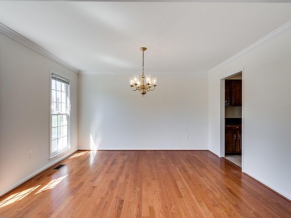 4th image of 8445 Holly Leaf Dr