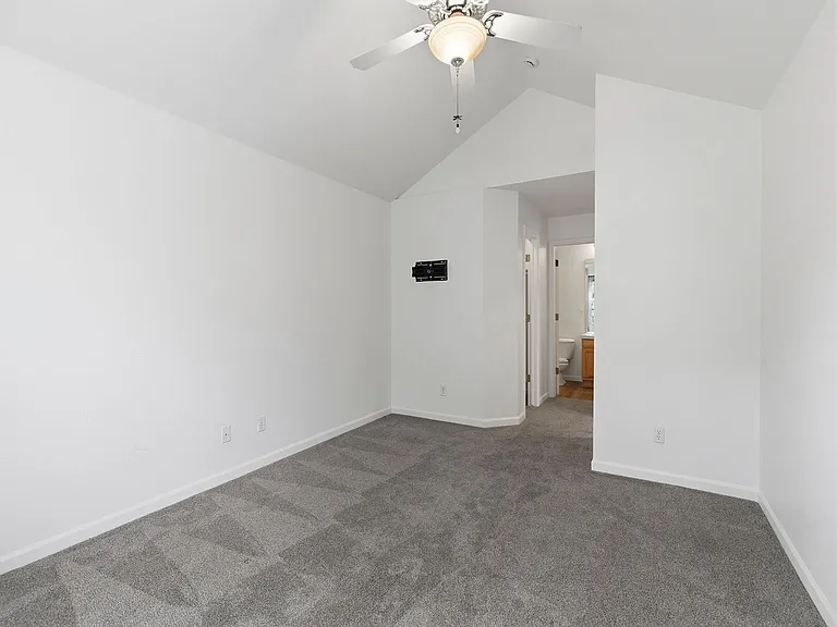 5225 White Willow Dr #L210 — Photo 11