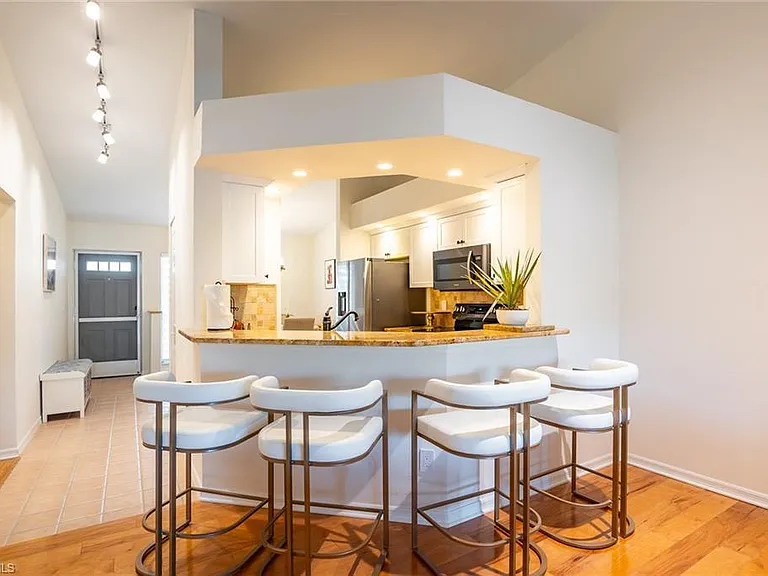 815 Gulf Pavilion Dr #203 — Photo 9