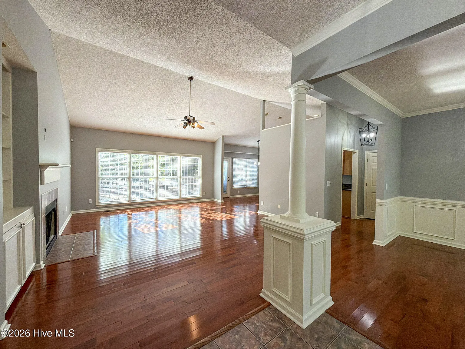 3 bed, 2.0 bath, $2,500 — Photo 3