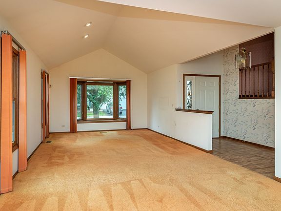 4th image of 806 Willow Hills Ln