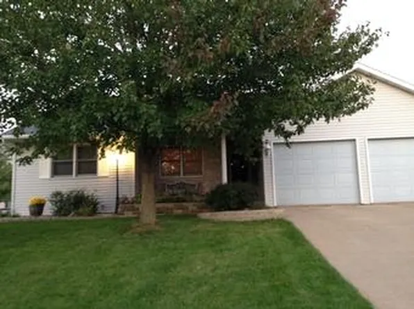 824 Cassandra Dr, Peosta, IA 52068