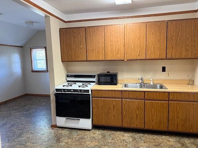 464 Elm St, photo 22