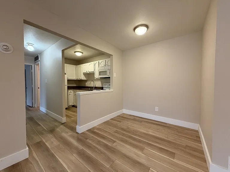 Huntington Green Apartments — Photo 28