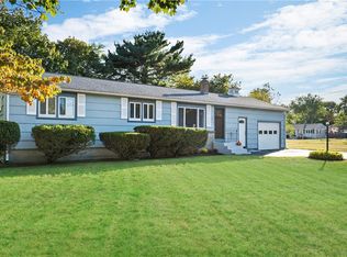 4 Vega Dr, Warwick, RI 02886