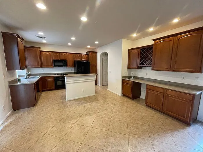 9778 Twin Ponds Ct — Photo 2