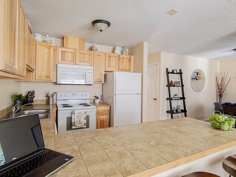 Evergreen Garden Apartments — Photo 18