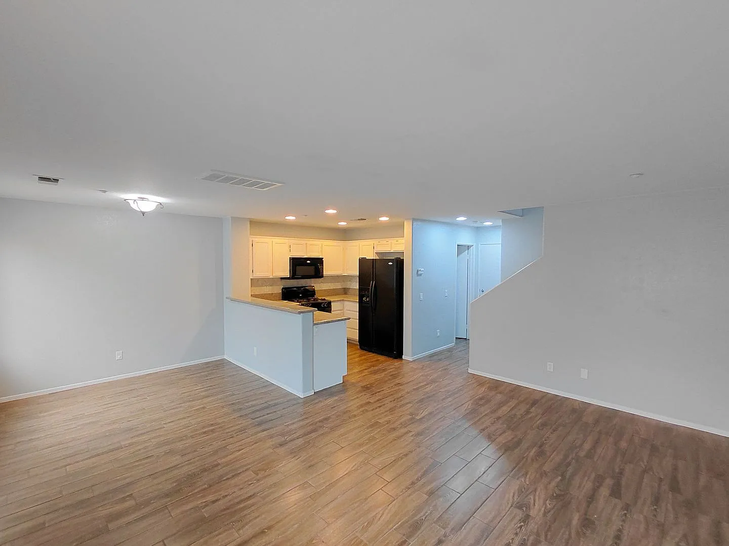 Move-In Ready 2BR / 2.5BA Condo for Rent Villas Serena — Photo 2
