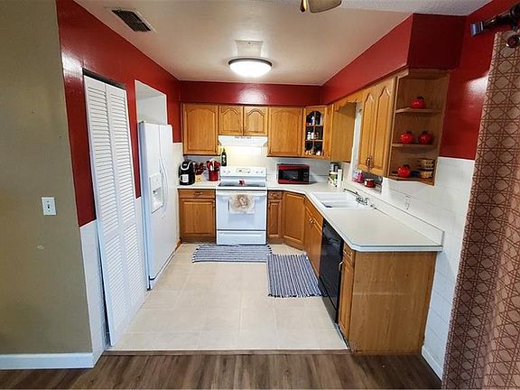 3rd image of 8254 Cathy Ann St