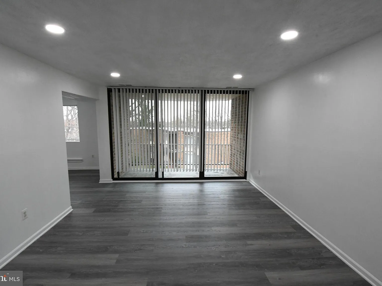 Chelsea Wood Condo — Photo 2