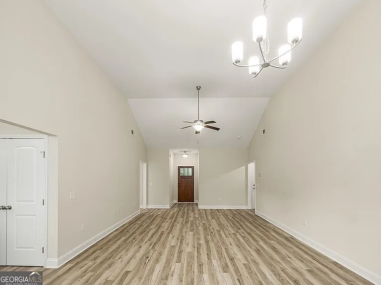 1002 Oglethorpe Ln — Photo 7