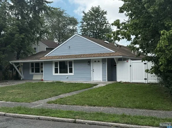 85 Howard Ave, Rochelle Park, NJ 07662