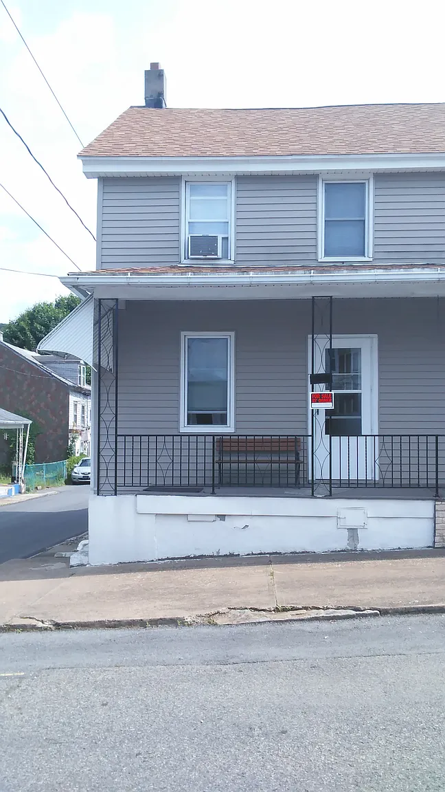 422 E 3rd St photo 1