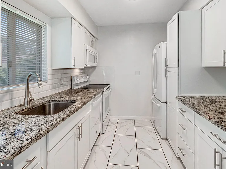 13208 Aldrin St — Photo 10