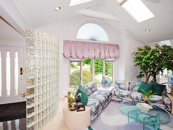 Living Room / Foyer